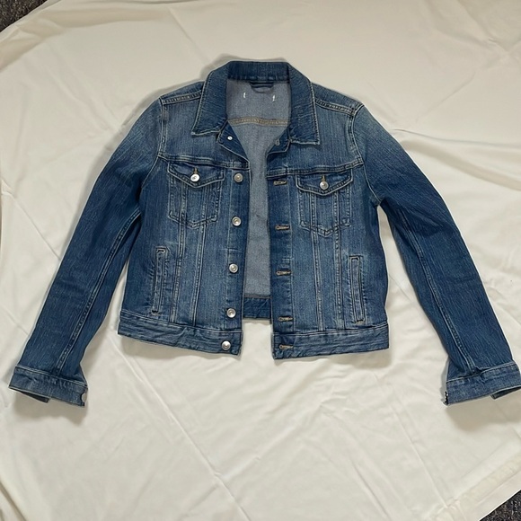 Classic Women’s Denim Jean Jacket - Picture 3 of 6
